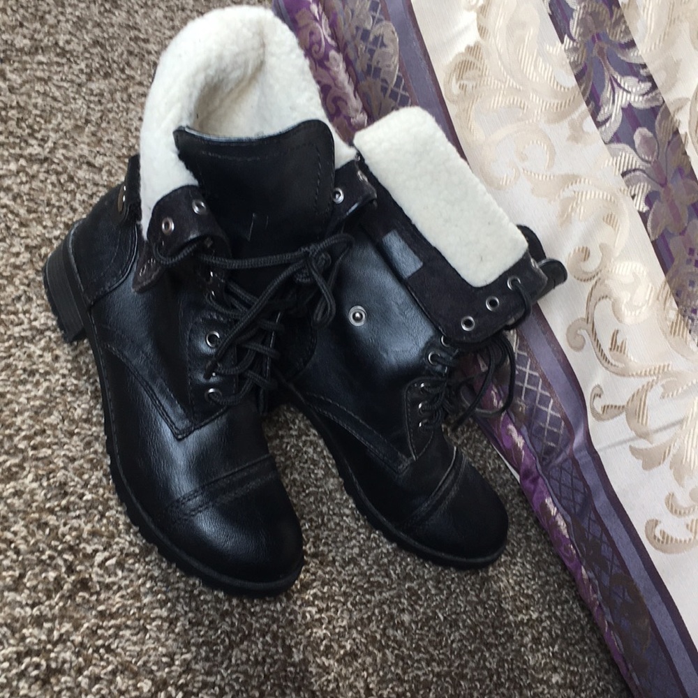 Combat boots